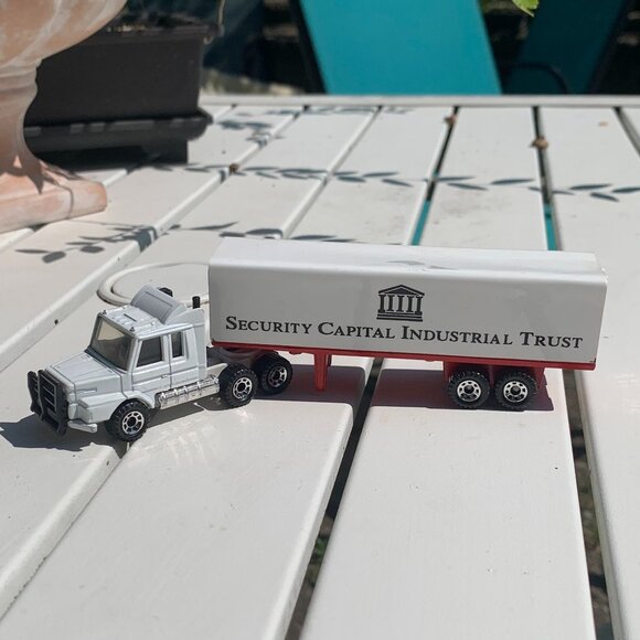 4pc Collectible Semi-Trucks - Picture 7 of 15